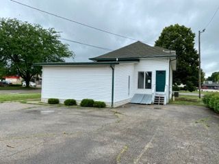 821 Charleston Ave, Mattoon, IL 61938